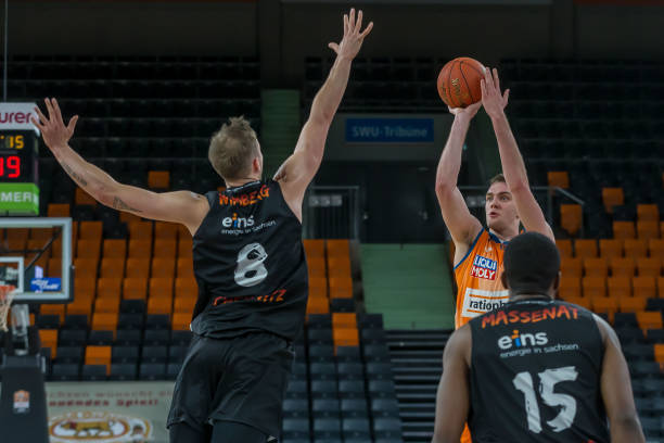 特别是在赛 特别是在赛